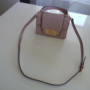 WOMENS  PALE PINK FAUX  EMBOSSED REPTILE LEATHER CROSSBODY BAG NEW NO TAGS